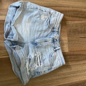 American Eagle light wash jean shorts!!